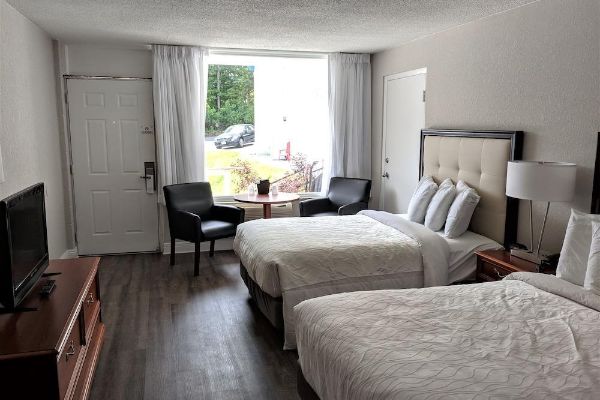 Hotel Tahoe Resort on Lake George